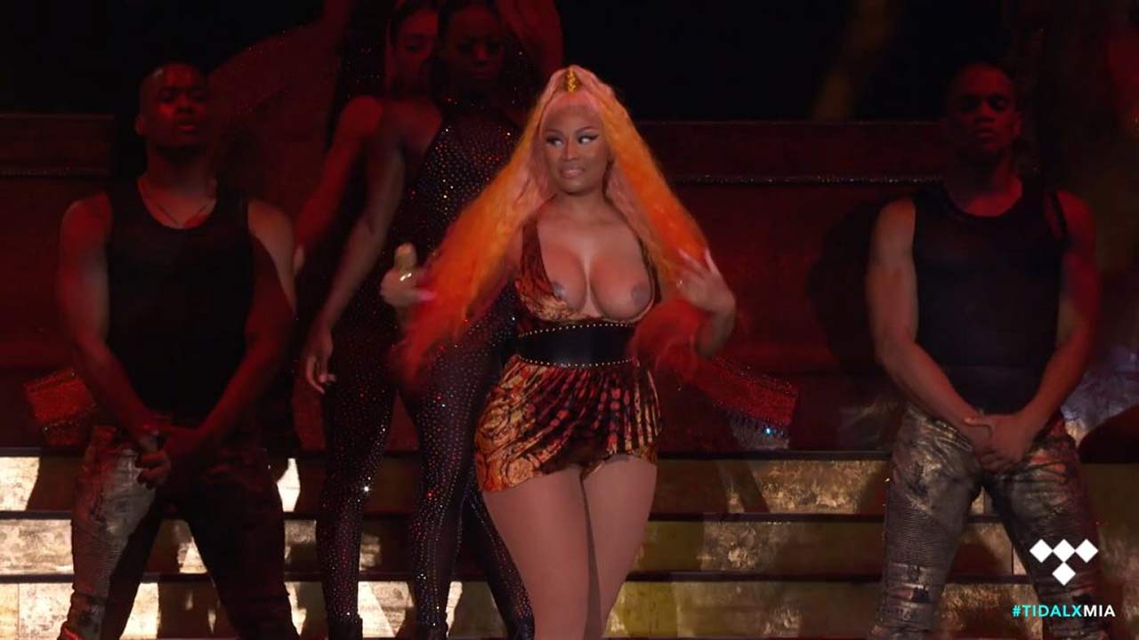 01-Nicki-Minaj-Tits-Slip-Boobs-Oops.jpg