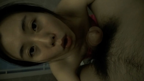 Fille chinoise attachée à une chaise, plaisir BDSM