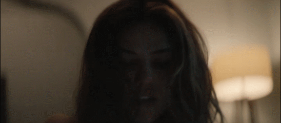 Danielle Campbell – Tell Me a Story S01 E01 (4).gif