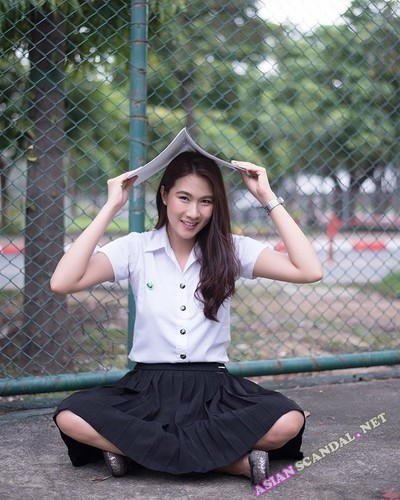 Colegiala adolescente tailandesa perfecta follada
