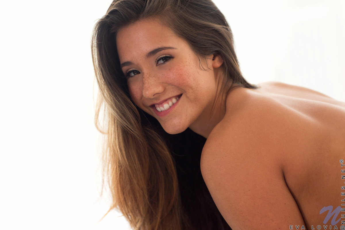 eva-lovia-s2-069.jpg