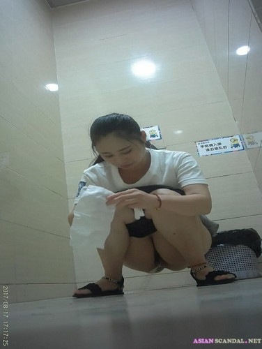 Chinese young girls pee in the toilet