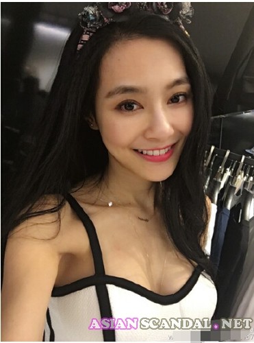 Taiwanese artise Wang Si Jia exposed her nipple accidentally when promoting movie Deadpool