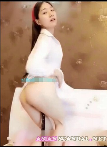 Super beautiful chinese girl shows her perfect body