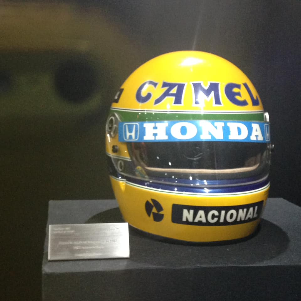 Senna capacete de 1985 1.jpg