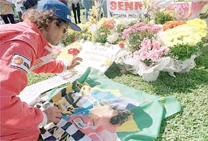Ayrton Senna - Funeral (1).jpg