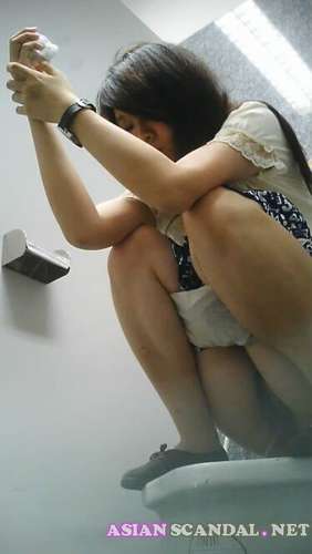 Chinese Lady In Toilet #11
