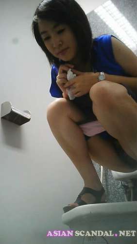 Chinese Lady In Toilet #11