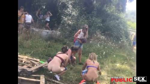 Teen-girls are peeing everywhere - Page 66 - Vamateur Adult Forum