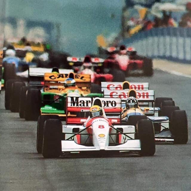 Senna e a fila de carros.jpg