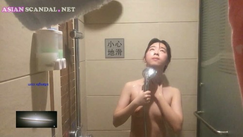 Fit pretty girl getting fucked after bath