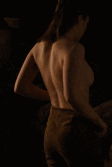 Maisie Williams - Game of Thrones S08 E02 (1).gif