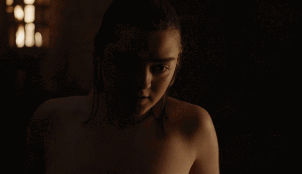 Maisie Williams - Game of Thrones S08 E02 (3).gif