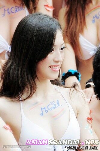 Facebook 美しい裸の女性 楊嘉欣