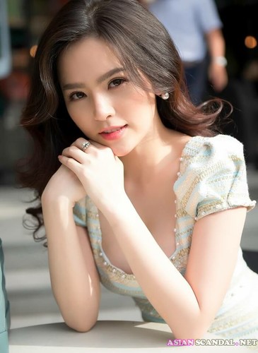 Actress Phi Huyen Trang SexTape Videos