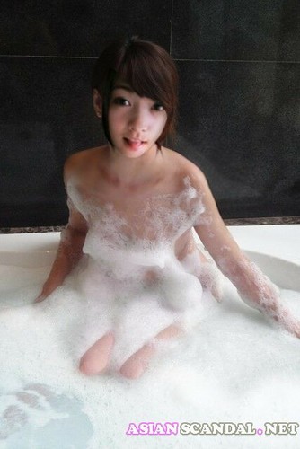 Facebook Taiwanese Beautiful Girl MiMi Naked