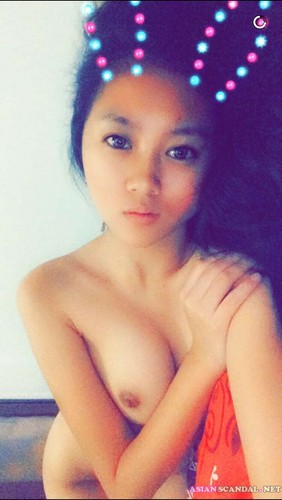 Gabriella - Angela asiatique aux seins parfaits