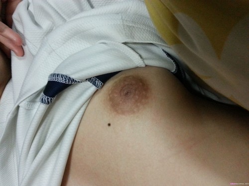 Cheryl M nackte Brüste in der Umkleidekabine