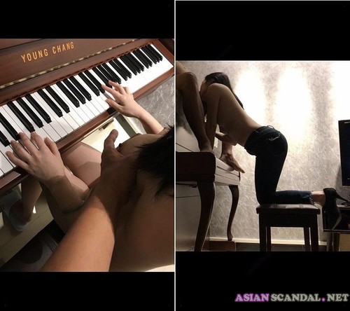 Professeur de piano sexe avec des films porno étudiants